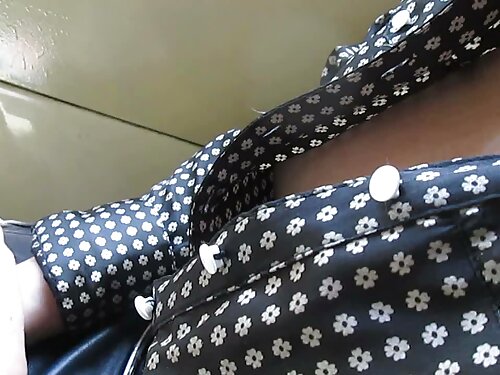 ஸ்லிம் ப்ரூனெட் கழுத ...